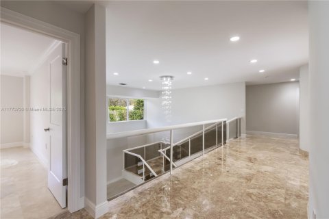 House in Coral Gables, Florida 7 bedrooms, 633.13 sq.m. № 1738790 - photo 12