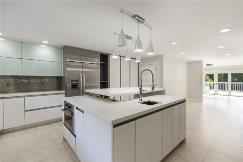 House in Coral Gables, Florida 7 bedrooms, 633.13 sq.m. № 1738790 - photo 6