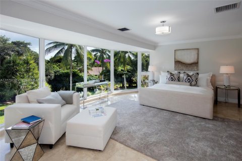 House in Coral Gables, Florida 7 bedrooms, 633.13 sq.m. № 1738790 - photo 14