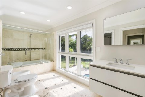 House in Coral Gables, Florida 7 bedrooms, 633.13 sq.m. № 1738790 - photo 15