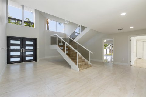 House in Coral Gables, Florida 7 bedrooms, 633.13 sq.m. № 1738790 - photo 3