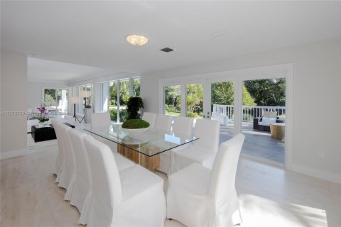 House in Coral Gables, Florida 7 bedrooms, 633.13 sq.m. № 1738790 - photo 9