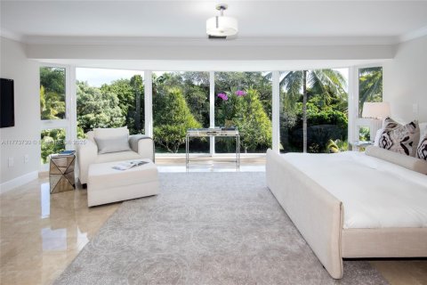 House in Coral Gables, Florida 7 bedrooms, 633.13 sq.m. № 1738790 - photo 13