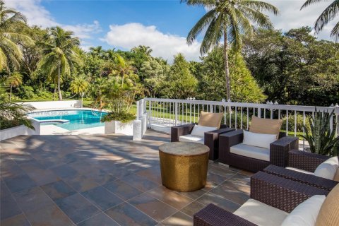House in Coral Gables, Florida 7 bedrooms, 633.13 sq.m. № 1738790 - photo 16