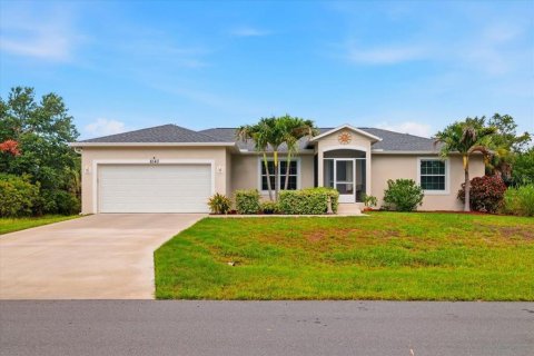 House in Englewood, Florida 3 bedrooms, 148.46 sq.m. № 2321530