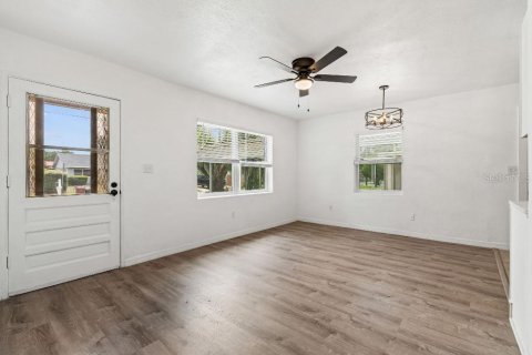 House in Plant City, Florida 4 bedrooms, 120.31 sq.m. № 2124032 - photo 5