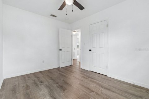 House in Plant City, Florida 4 bedrooms, 120.31 sq.m. № 2124032 - photo 17