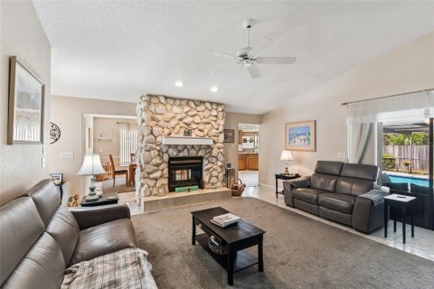 House in Largo, Florida 4 bedrooms, 169.08 sq.m. № 2112822 - photo 7