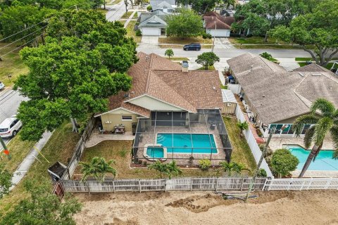 House in Largo, Florida 4 bedrooms, 169.08 sq.m. № 2112822 - photo 21