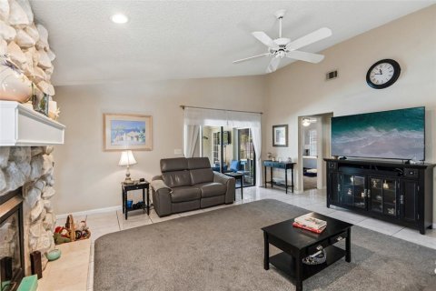 House in Largo, Florida 4 bedrooms, 169.08 sq.m. № 2112822 - photo 5