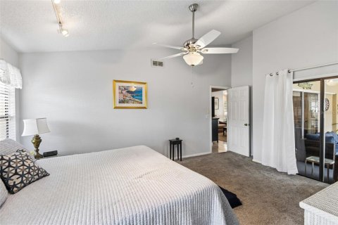 House in Largo, Florida 4 bedrooms, 169.08 sq.m. № 2112822 - photo 12