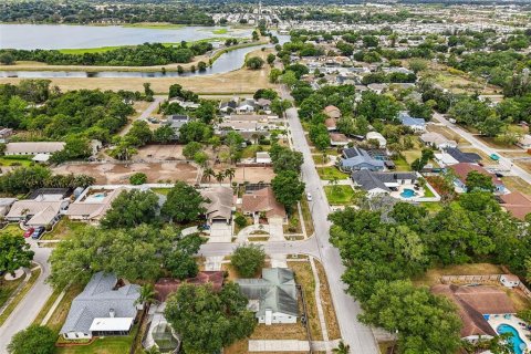 House in Largo, Florida 4 bedrooms, 169.08 sq.m. № 2112822 - photo 23