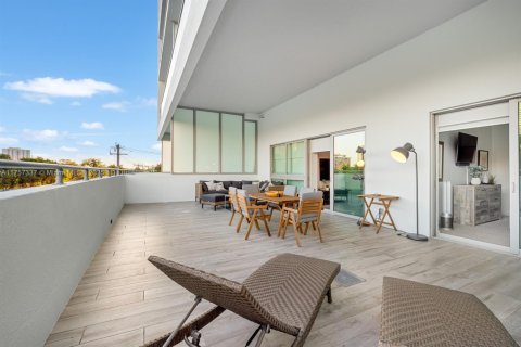 Condo in Miami, Florida, 2 bedrooms  № 1697823 - photo 18