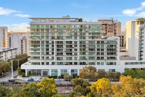 Condo in Miami, Florida, 2 bedrooms  № 1697823 - photo 1
