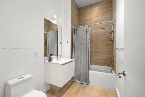 Condo in Miami, Florida, 2 bedrooms  № 1697823 - photo 11