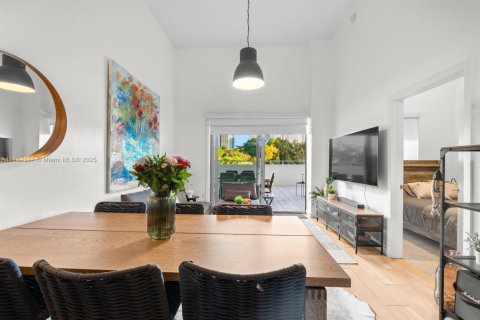 Condo in Miami, Florida, 2 bedrooms  № 1697823 - photo 4
