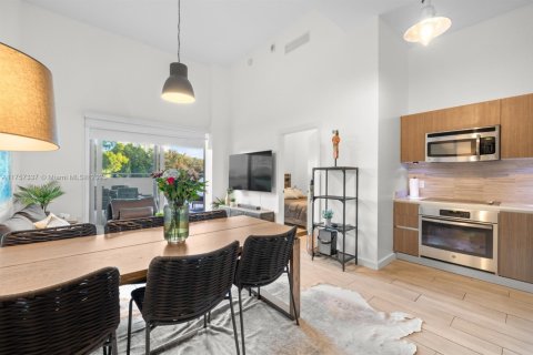 Condo in Miami, Florida, 2 bedrooms  № 1697823 - photo 3