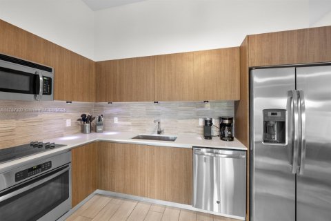Condo in Miami, Florida, 2 bedrooms  № 1697823 - photo 6