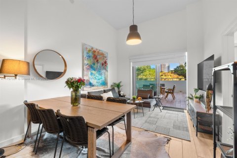 Condo in Miami, Florida, 2 bedrooms  № 1697823 - photo 5