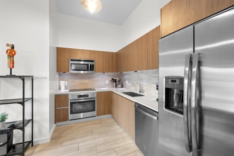 Condo in Miami, Florida, 2 bedrooms  № 1697823 - photo 7