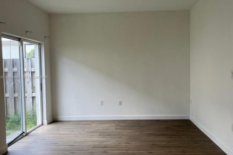Touwnhouse à louer à Homestead, Floride: 4 chambres, 169.08 m2 № 2071699 - photo 4