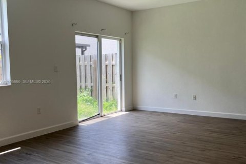 Touwnhouse à louer à Homestead, Floride: 4 chambres, 169.08 m2 № 2071699 - photo 3