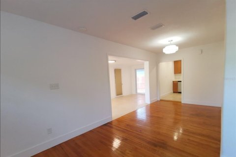 Villa ou maison à louer à Orlando, Floride: 3 chambres, 112.78 m2 № 2110052 - photo 13