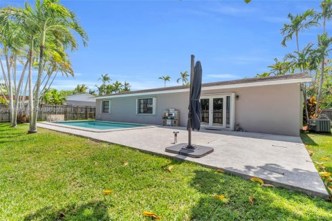House in Cutler Bay, Florida 3 bedrooms, 181.44 sq.m. № 2082931 - photo 17