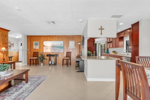 House in Cutler Bay, Florida 3 bedrooms, 181.44 sq.m. № 2082931 - photo 6
