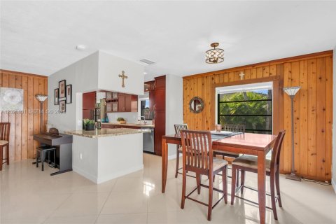 House in Cutler Bay, Florida 3 bedrooms, 181.44 sq.m. № 2082931 - photo 7