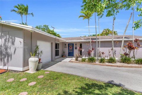 House in Cutler Bay, Florida 3 bedrooms, 181.44 sq.m. № 2082931 - photo 3