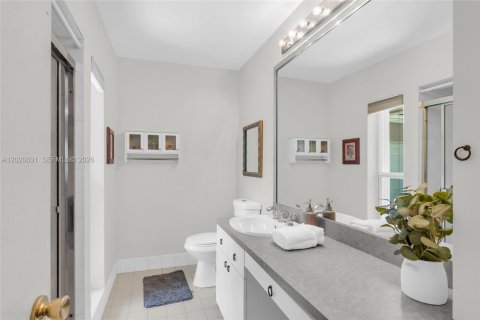 House in Cutler Bay, Florida 3 bedrooms, 181.44 sq.m. № 2082931 - photo 12