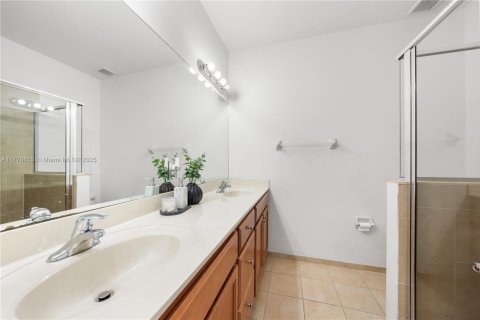 Touwnhouse à vendre à Miami, Floride: 4 chambres, 174.28 m2 № 1698294 - photo 19