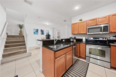 Touwnhouse à vendre à Miami, Floride: 4 chambres, 174.28 m2 № 1698294 - photo 2