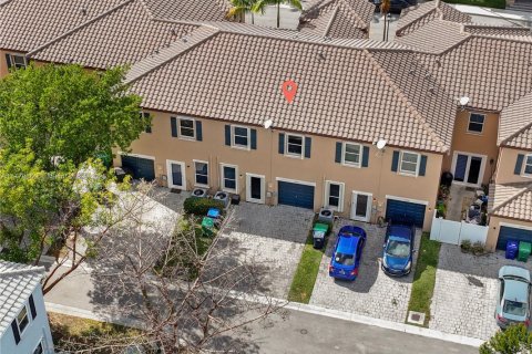 Touwnhouse à vendre à Miami, Floride: 4 chambres, 174.28 m2 № 1698294 - photo 4