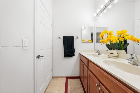 Touwnhouse à vendre à Miami, Floride: 4 chambres, 174.28 m2 № 1698294 - photo 23