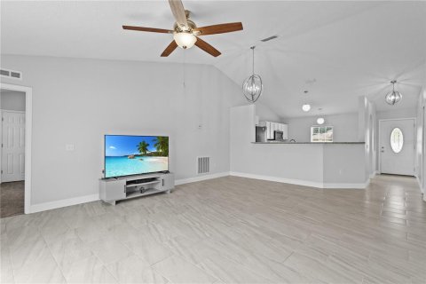 House in Poinciana, Florida 3 bedrooms, 127.09 sq.m. № 1783259 - photo 4