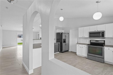 House in Poinciana, Florida 3 bedrooms, 127.09 sq.m. № 1783259 - photo 2