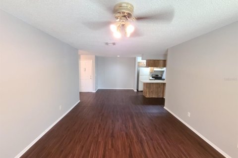 Condo in Brandon, Florida, 2 bedrooms № 2122410 - photo 6