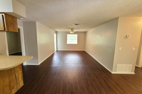 Condo in Brandon, Florida, 2 bedrooms № 2122410 - photo 2
