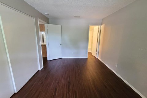 Condo in Brandon, Florida, 2 bedrooms № 2122410 - photo 10