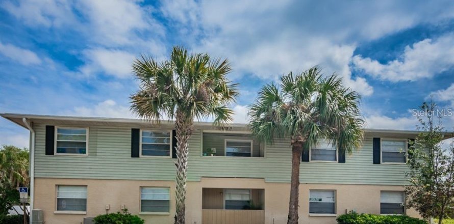 Condo in Brandon, Florida, 2 bedrooms № 2122410