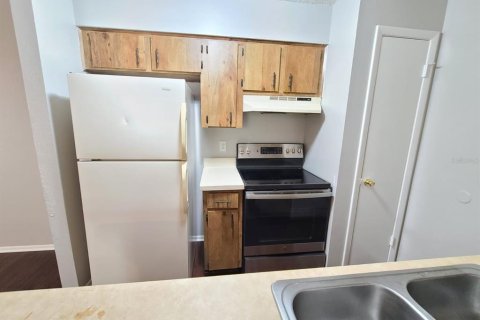 Condo in Brandon, Florida, 2 bedrooms № 2122410 - photo 4