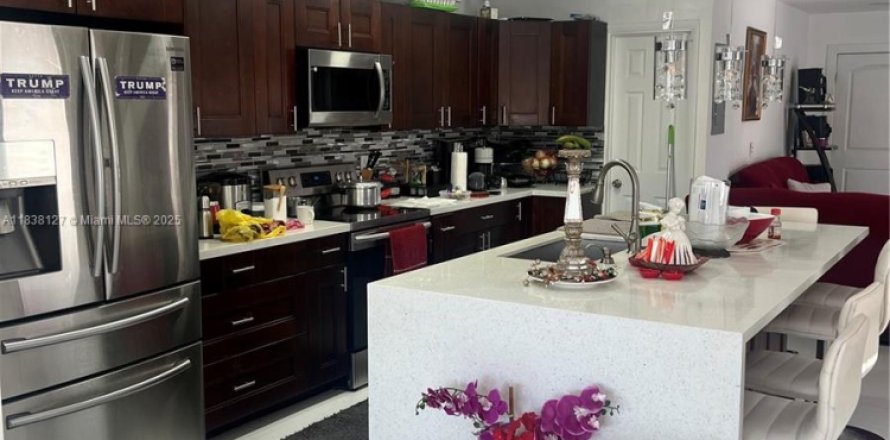 Villa ou maison à Miami, Floride 4 chambres, 196.95 m2 № 1823785