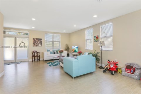 Adosado en alquiler en Miami, Florida, 3 dormitorios, 156.08 m2 № 1943303 - foto 4