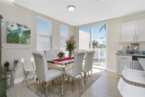 Adosado en alquiler en Miami, Florida, 3 dormitorios, 156.08 m2 № 1943303 - foto 7
