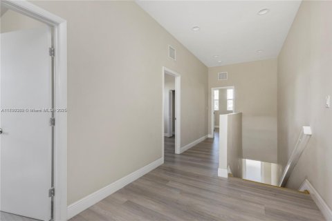 Adosado en alquiler en Miami, Florida, 3 dormitorios, 156.08 m2 № 1943303 - foto 19