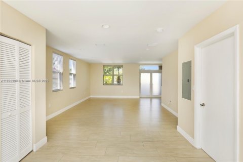 Adosado en alquiler en Miami, Florida, 3 dormitorios, 156.08 m2 № 1943303 - foto 17