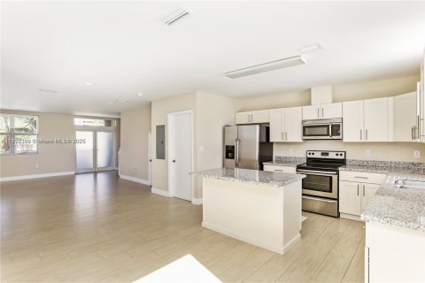 Adosado en alquiler en Miami, Florida, 3 dormitorios, 156.08 m2 № 1943303 - foto 16