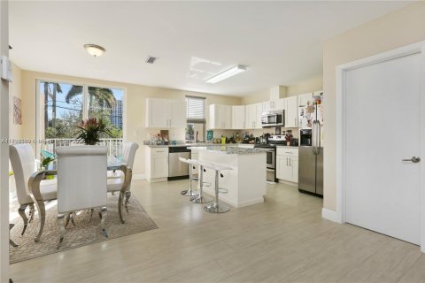 Adosado en alquiler en Miami, Florida, 3 dormitorios, 156.08 m2 № 1943303 - foto 6